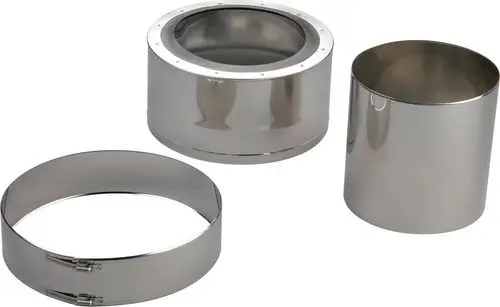 Drei metallene Bauteile, möglicherweise für Abgasanlagen, einschließlich eines Verbindungselements. Die Produkte haben einen glatten, reflektierenden Oberflächenfinish. Hersteller Bosch.
